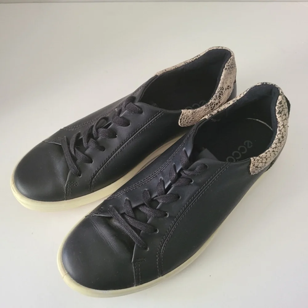 Ecco Womens Soft 7Street Sneaker 40 (9-9.5) Extra Width Black‎ Snakeskin Leather